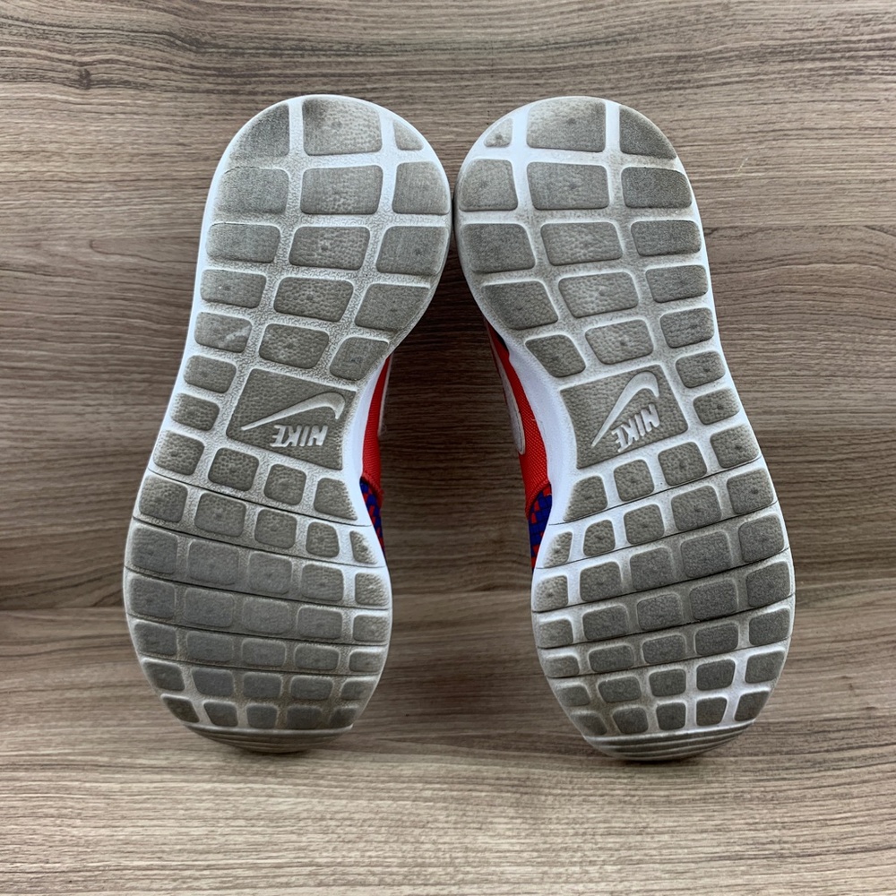 Nike Roche One Print Light Sneaker - Picture 7 of 8